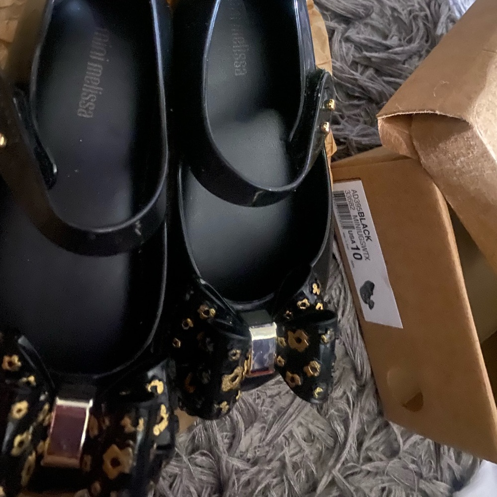 Mellisa and Doug black and gold dress shoes for toddlers very pretty
